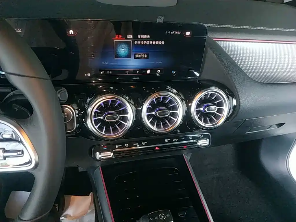 صورة 13 - Mercedes-Benz EQA