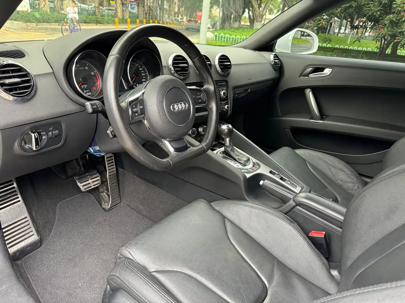 Audi TT 2011 TT Roadster 2.0TFSI фото 5