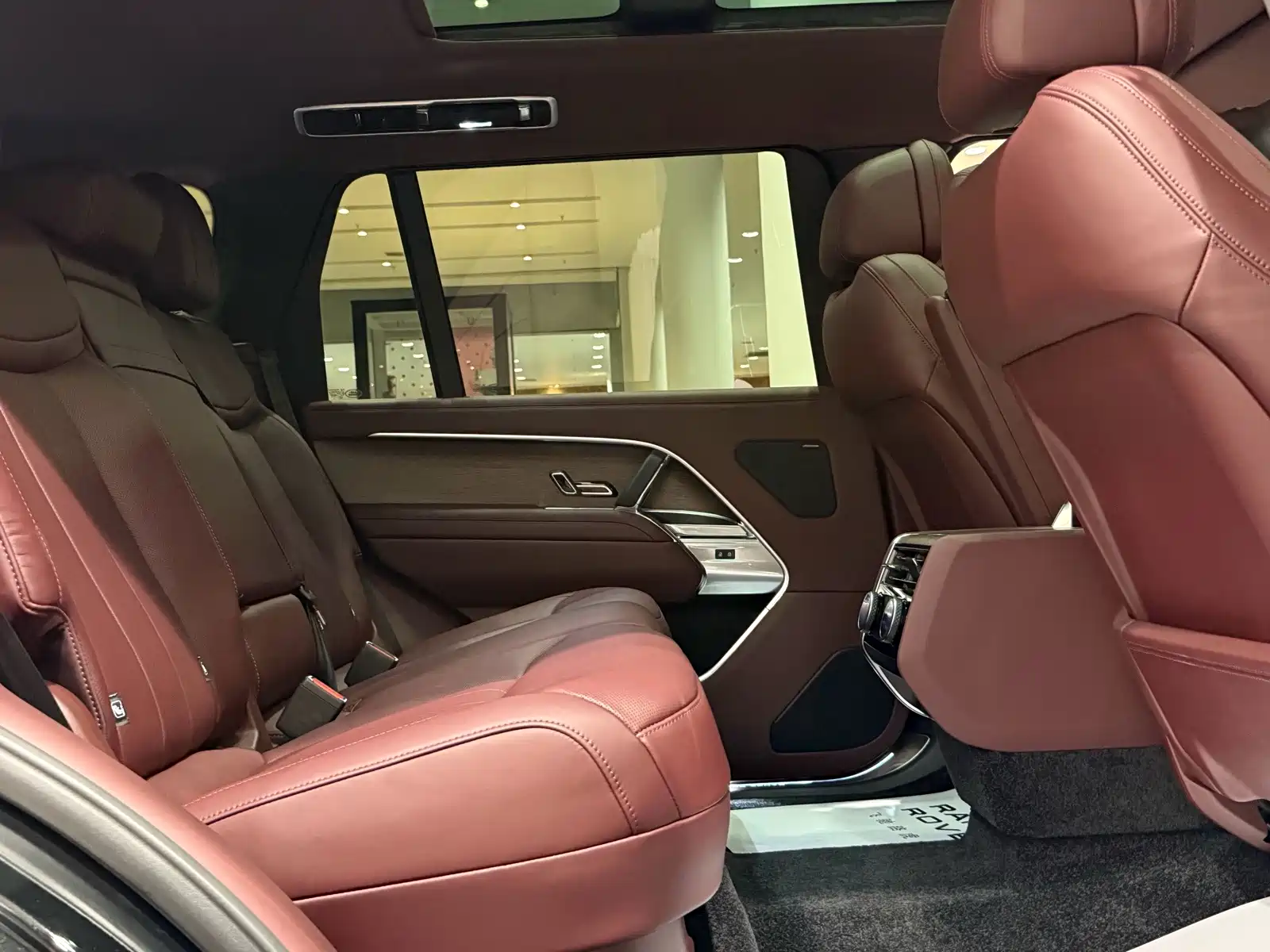 Photo 16 - Land Rover Range Rover