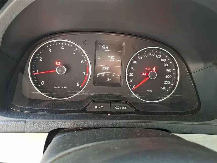 Volkswagen Lavida 2013 Facelift Classic 1.6L Manual Comfort фото 14