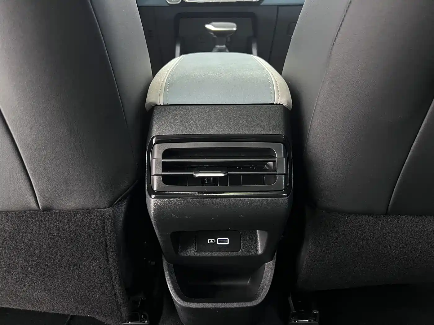 Geely Emgrand S 2023 2022 1.4T CVT Crossover Player