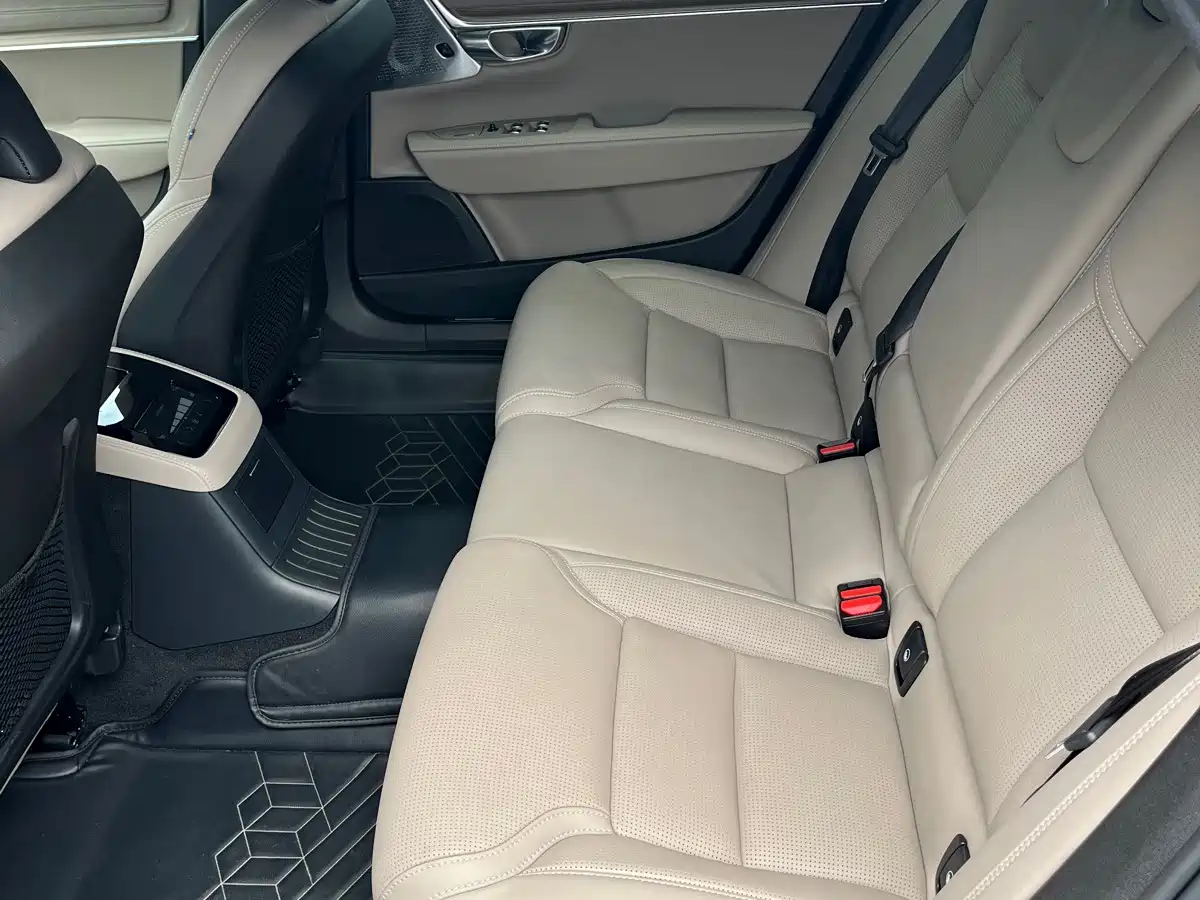 Photo 8 - Volvo S90 Plug-in Hybrid