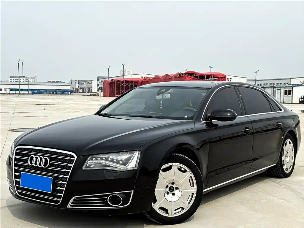 Фото 1 - Audi A8