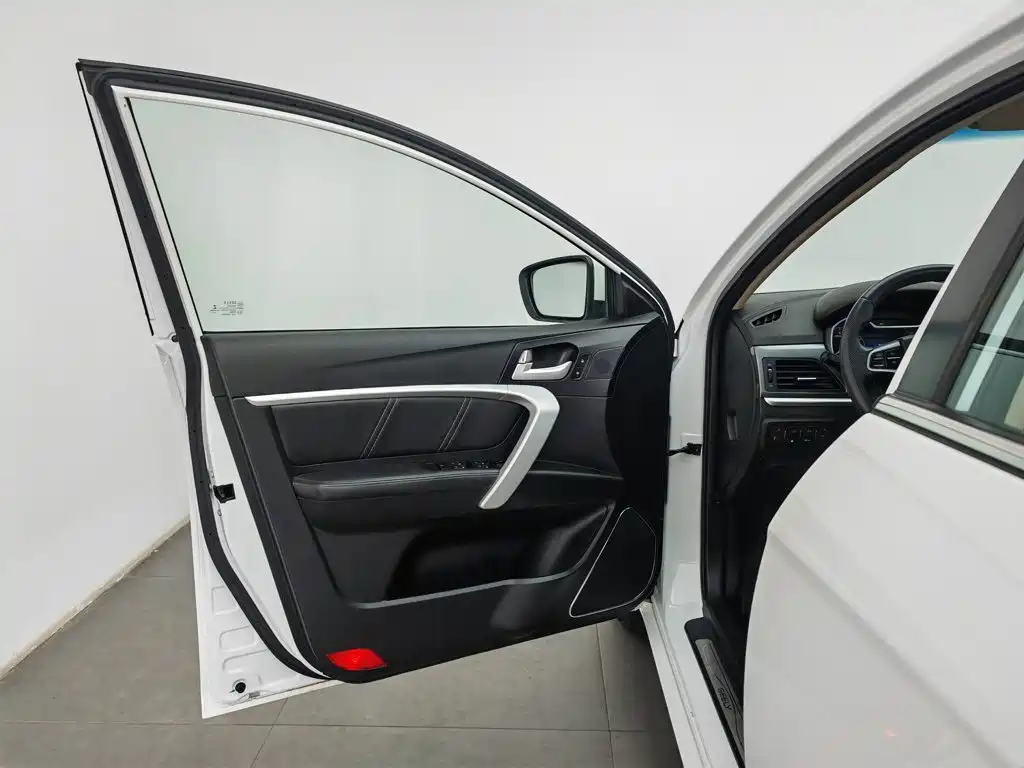 Фото 8 - Geely Emgrand