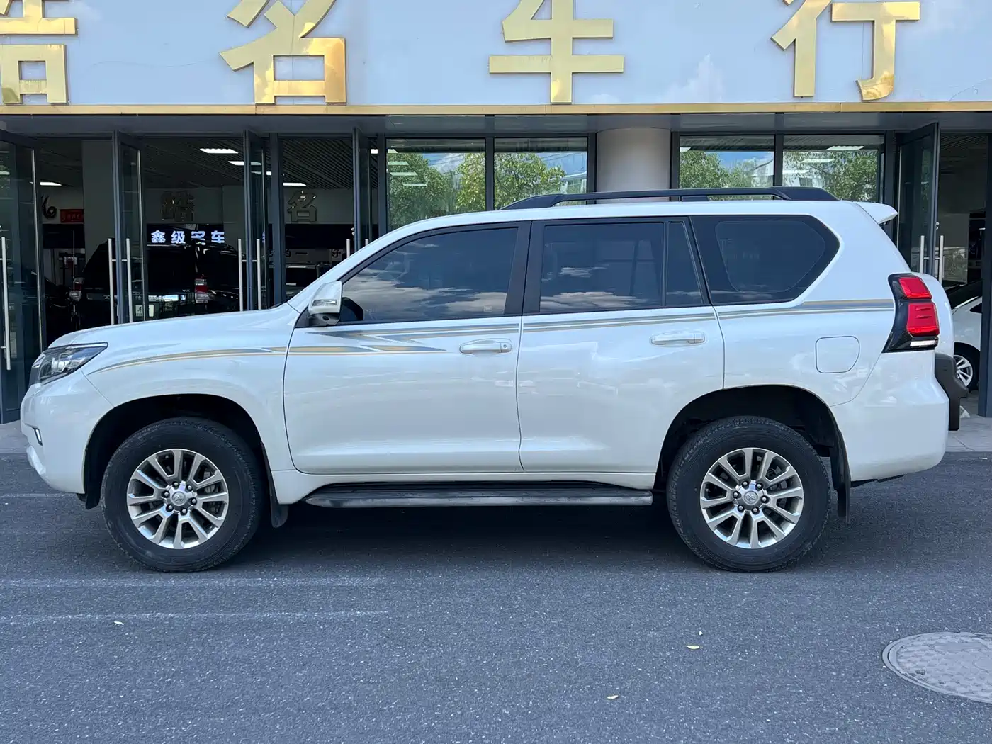 Toyota Prado 2018 3.5L Automatic TX-L Rear-mounted Spare Tire фото 3