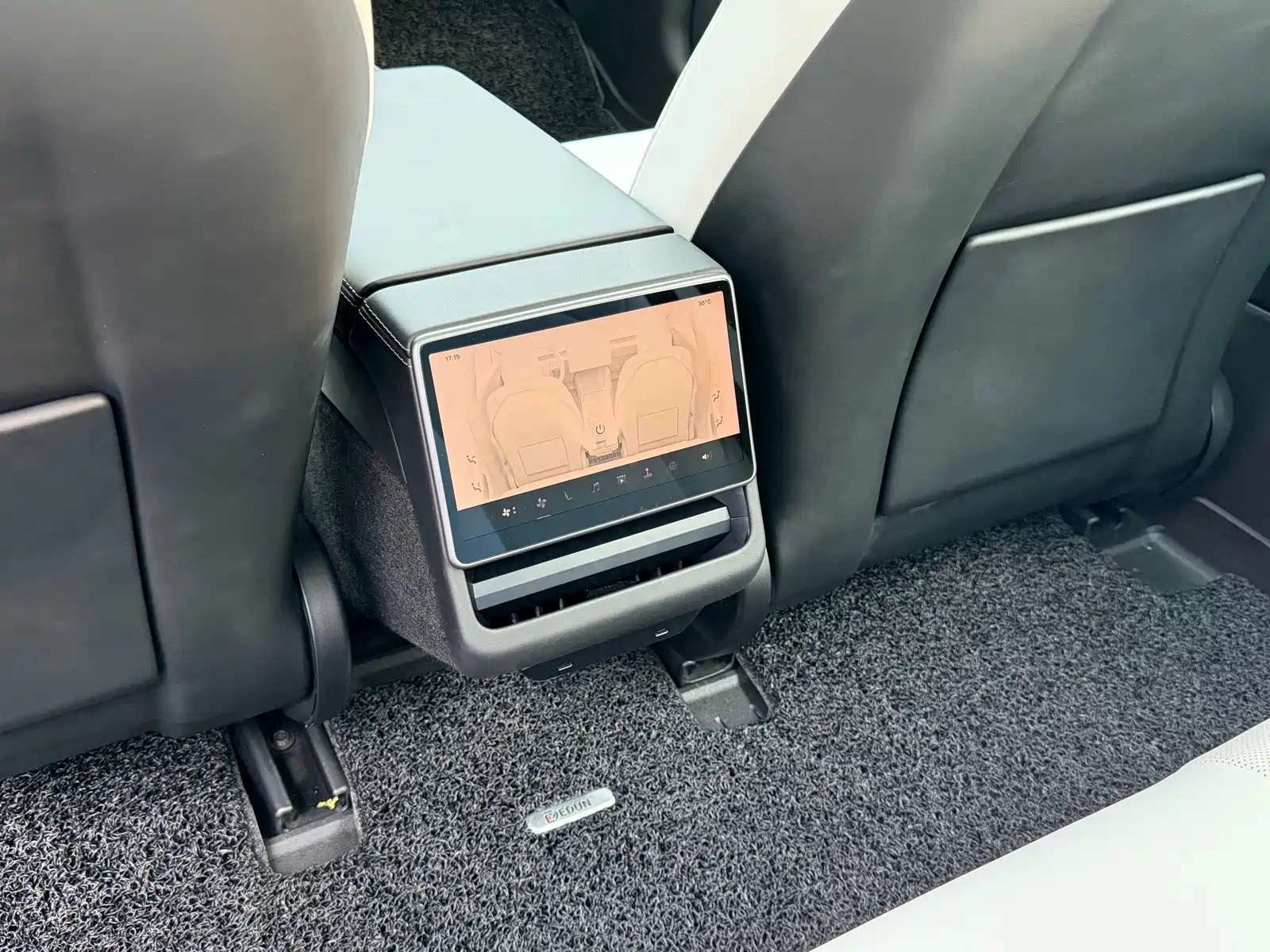 Фото 14 - Tesla Model 3
