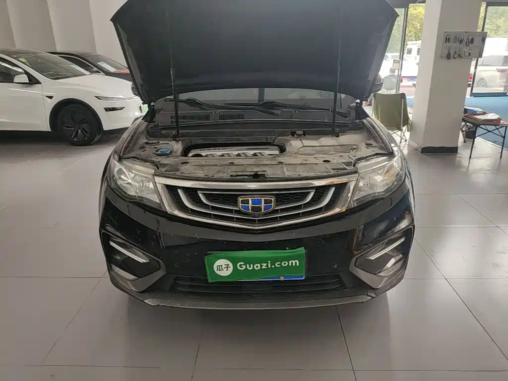 Фото 20 - Geely Atlas