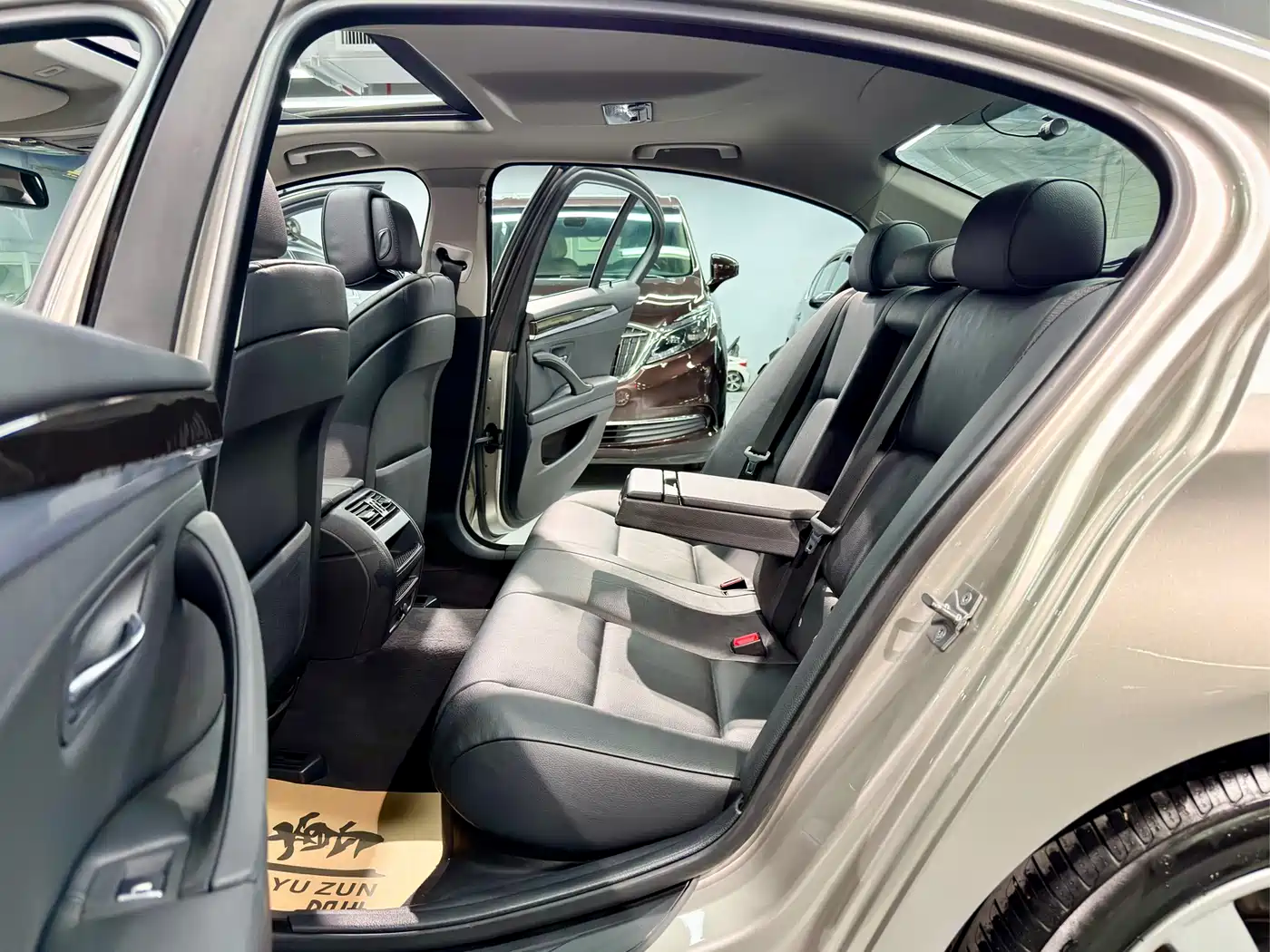 BMW 5 Series (Import) 2011 535i Luxury Sport фото 17