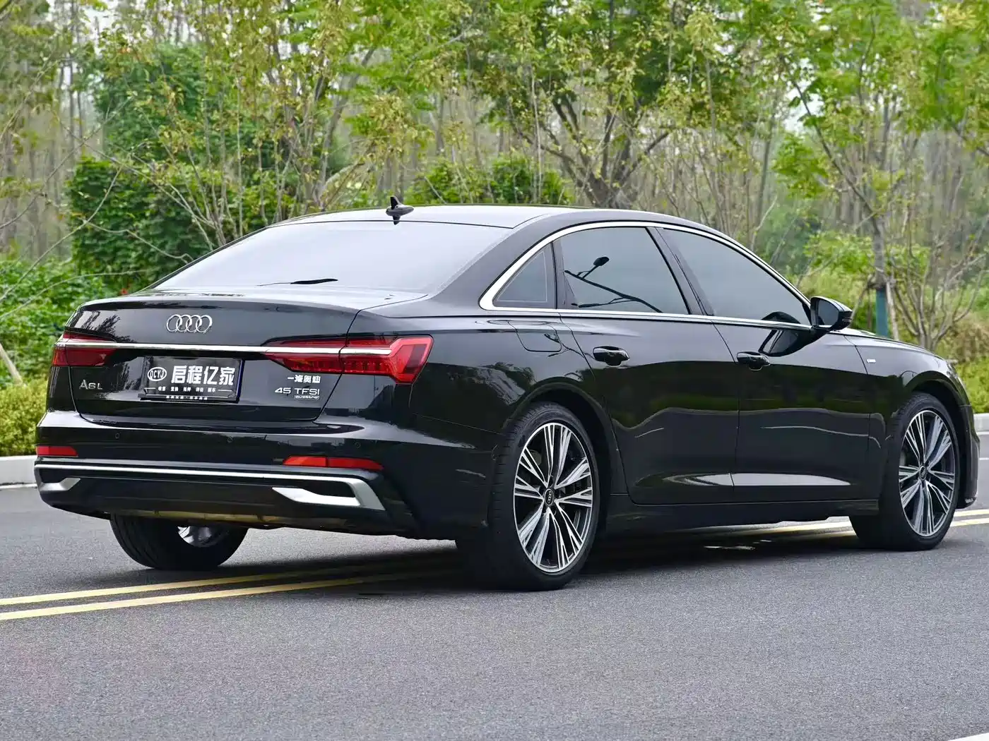 Фото 19 - Audi A6L