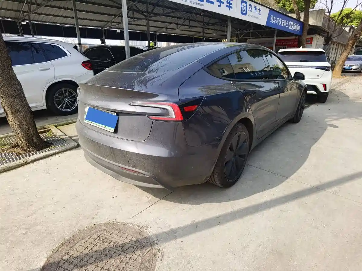 TESLA MODEL 3