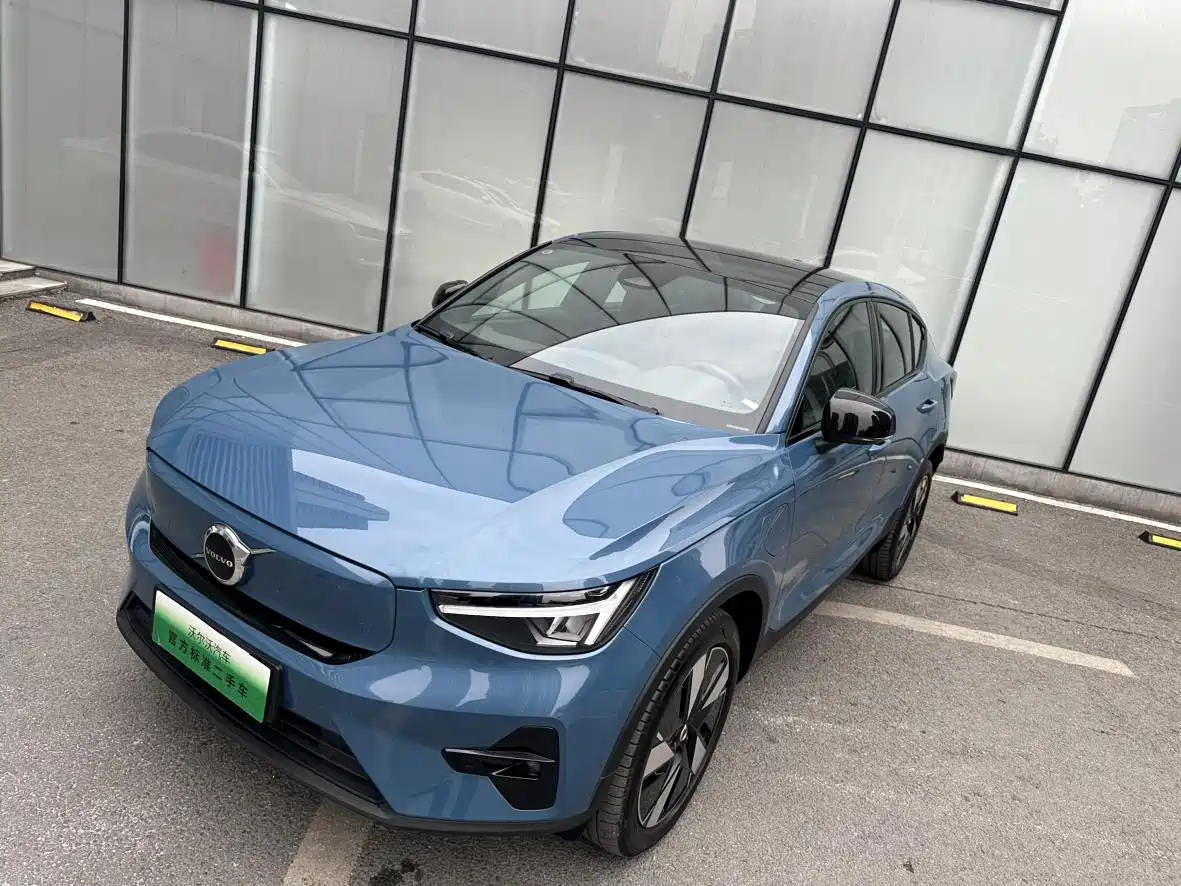 VOLVO C40