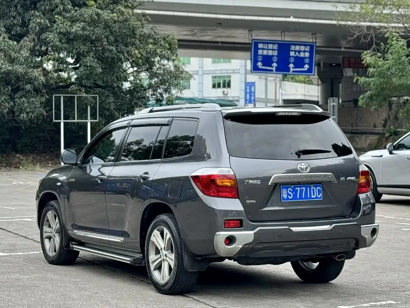 Photo 21 - Toyota Highlander