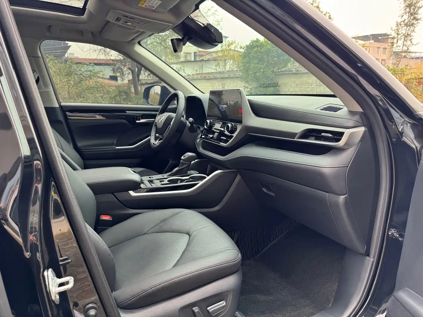 Toyota Highlander 2024 2.5L Smart Hybrid FWD Luxury 7-Seater фото 8