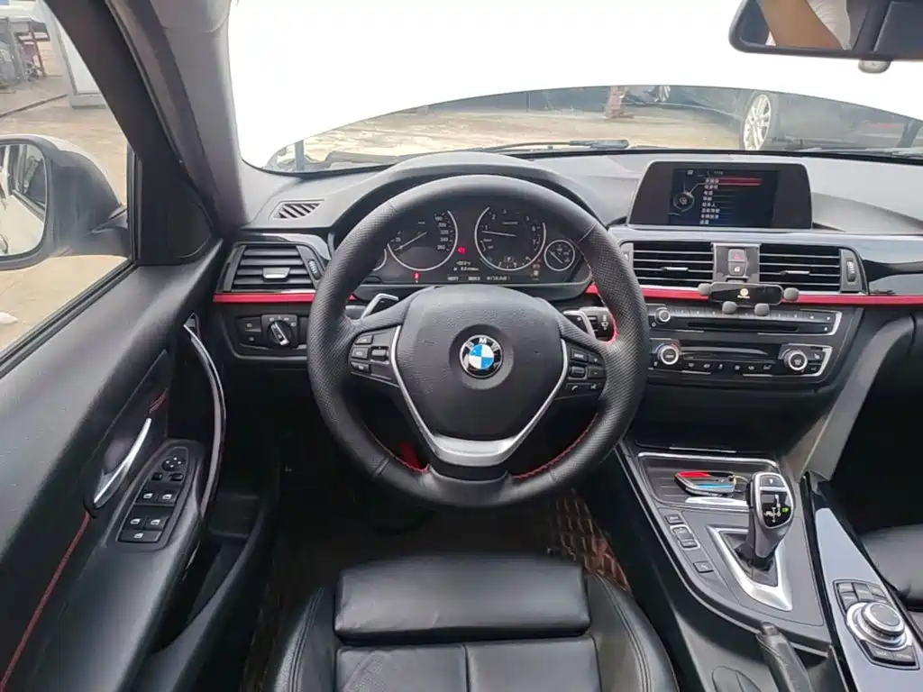Photo 11 - BMW 3 Series
