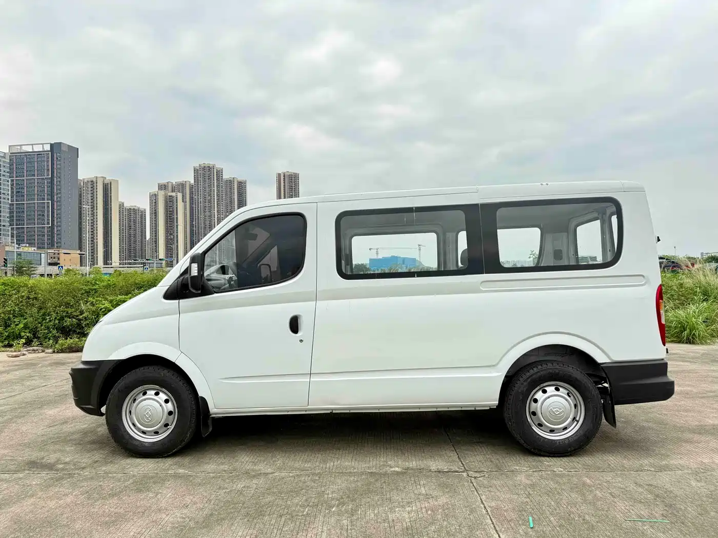 SAIC Maxus Xintu V80 2019 2.0T Plus 6MT Aoyun Short Wheelbase Ultra-low Roof 5/6-seater фото 8