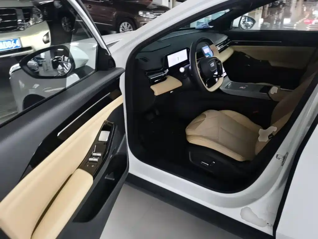 Geely Galaxy Galaxy L6 2025 2024 125km PLUS Soaring Dragon Edition
