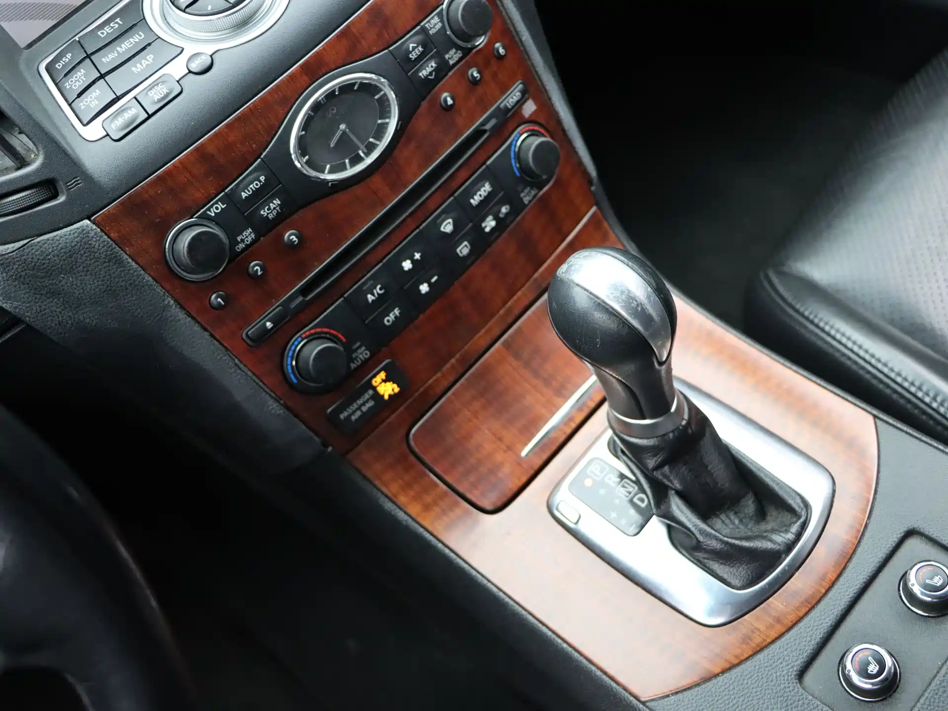 Photo 13 - Infiniti G Series