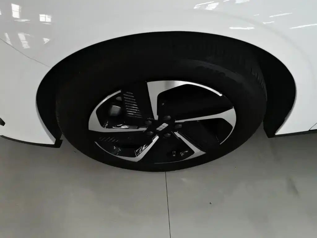 Geely Galaxy Galaxy L6 2025 2024 125km PLUS Soaring Dragon Edition