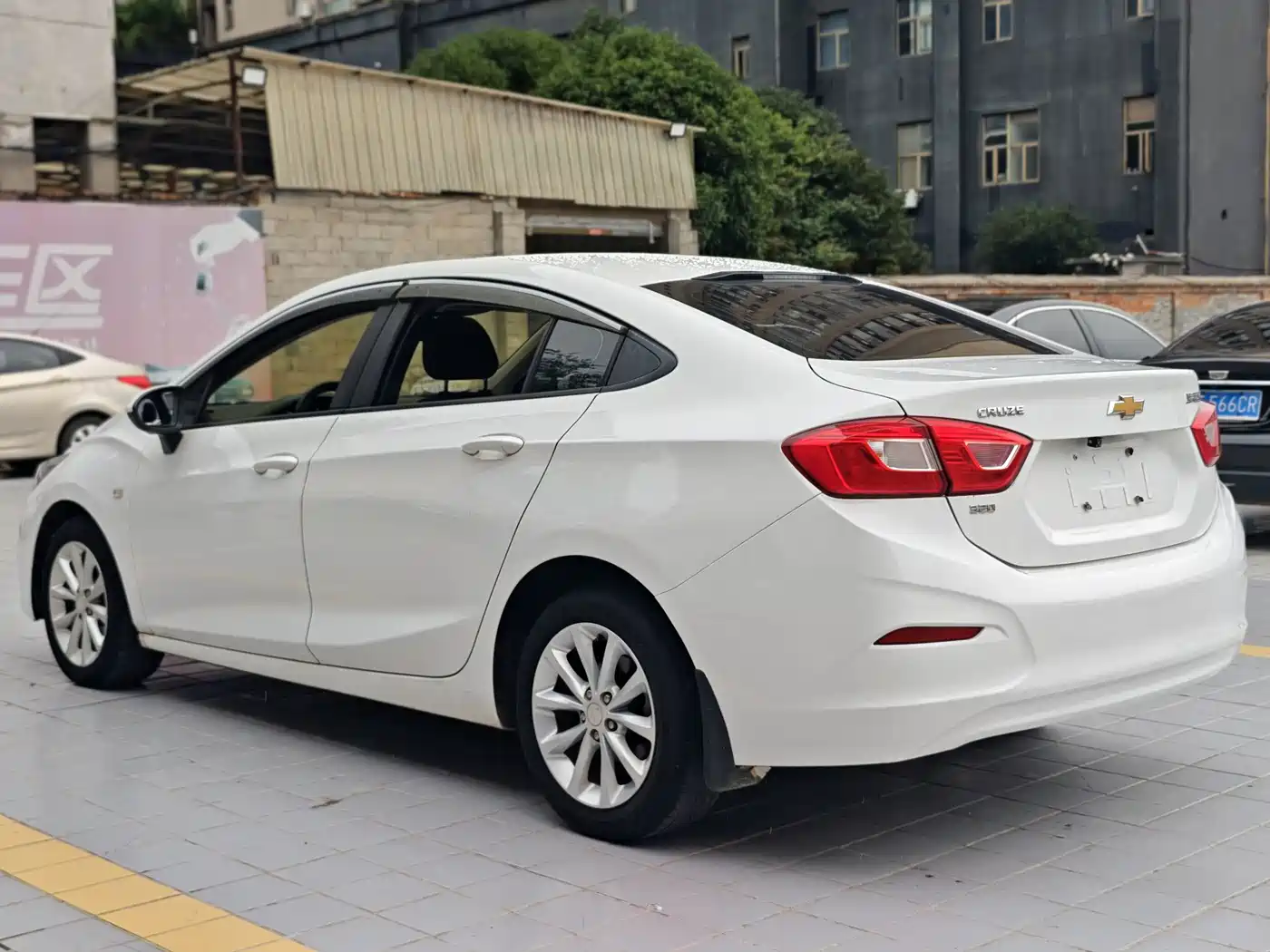 Chevrolet Cruze 2018 2018 320 Automatic Pioneer Sunroof Edition