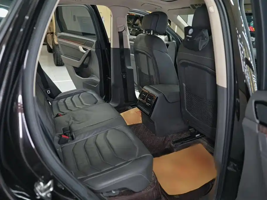 Volkswagen Touareg 2019 3.0TSI Sharp Edge Edition China VI фото 17