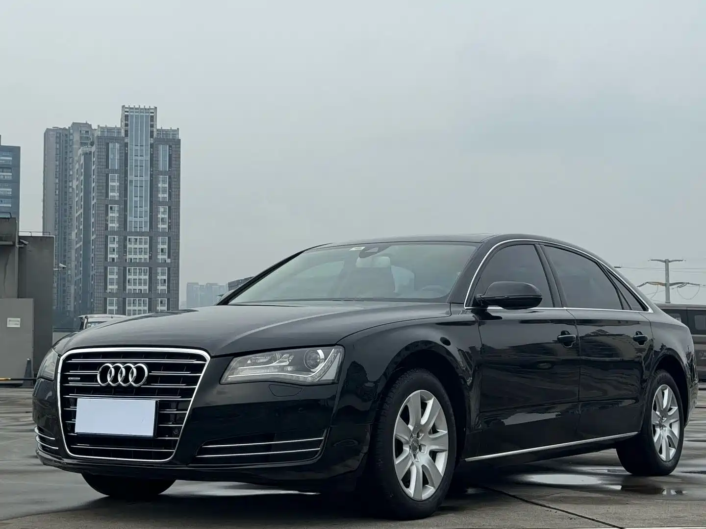 Фото 1 - Audi A8