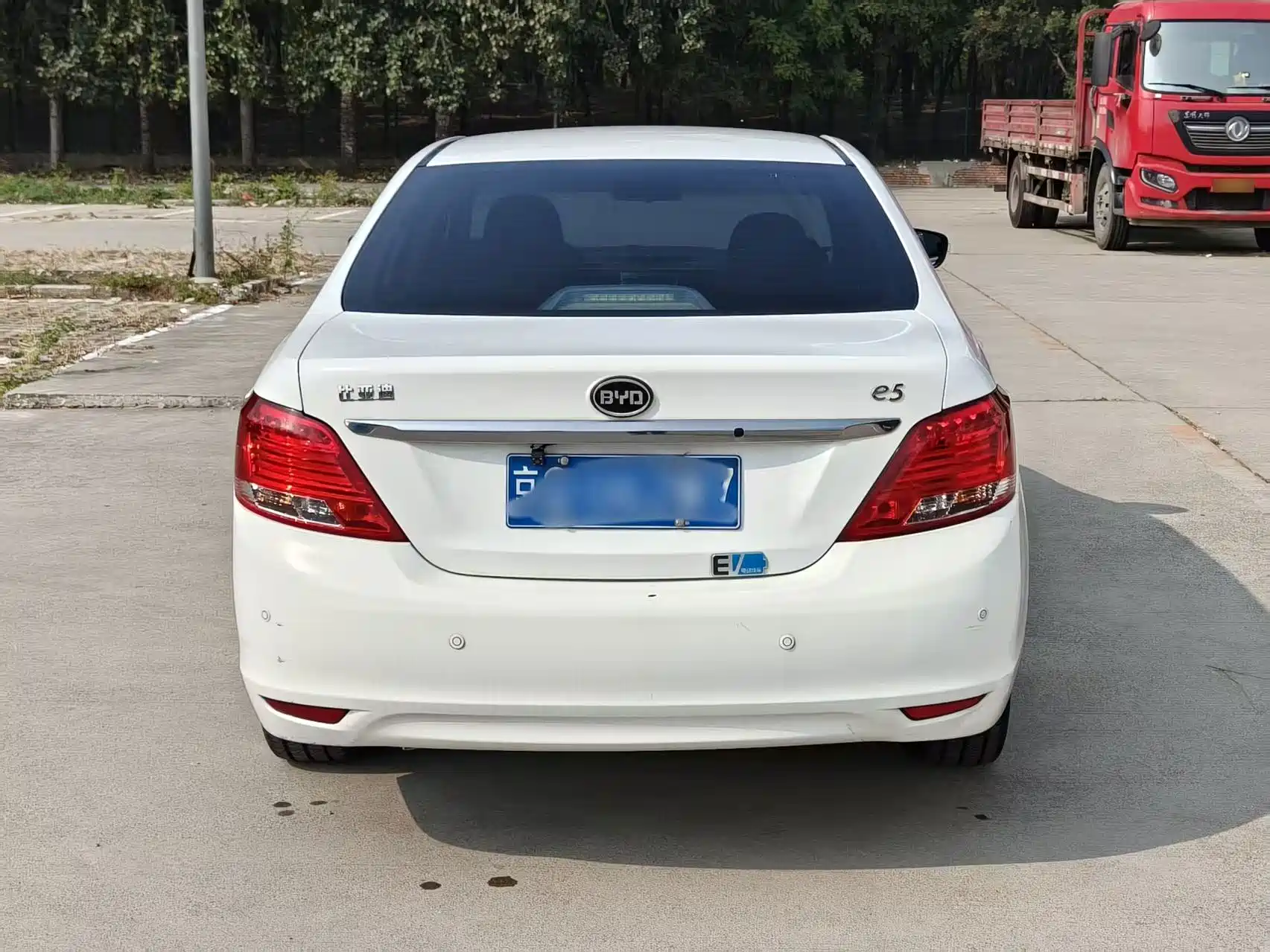 Фото 8 - BYD e5