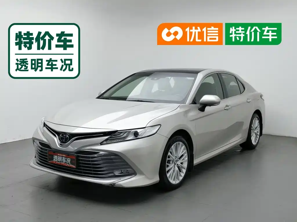 Фото 1 - Toyota Camry