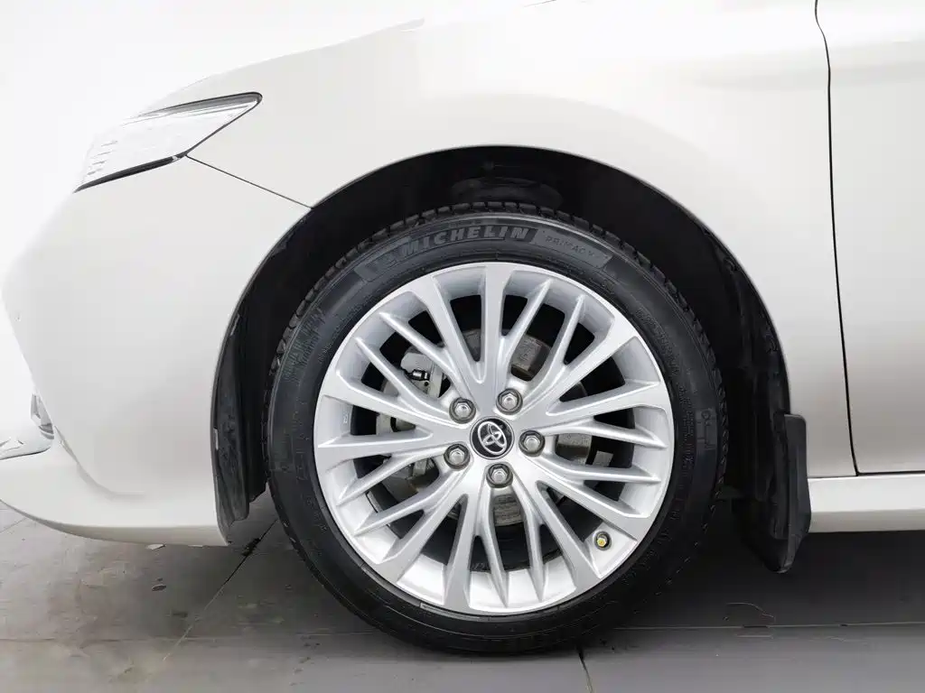 Фото 17 - Toyota Camry