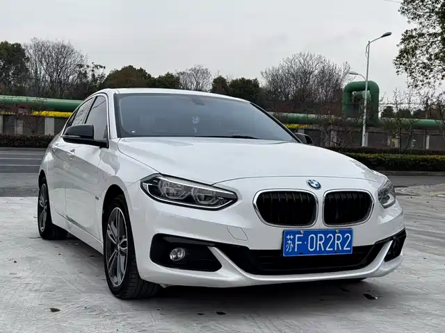 BMW 1 SERIES
