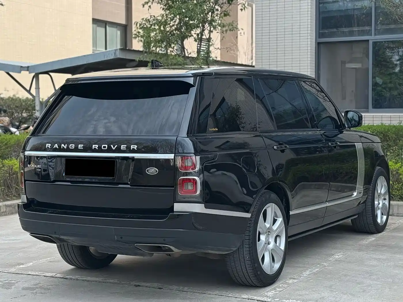 Land Rover Range Rover 2020 3.0 L6 Heritage Extended Edition фото 15