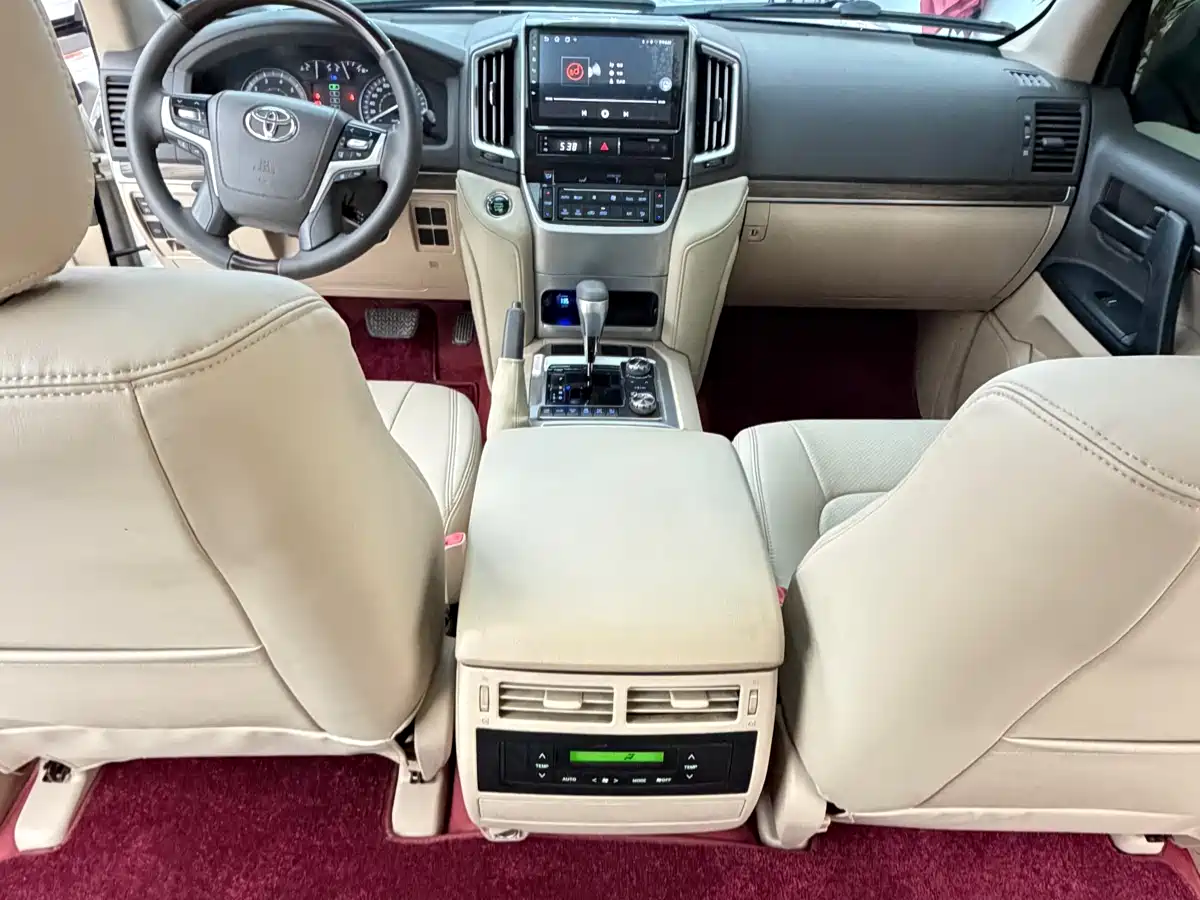 Toyota Land Cruiser 2012 4.0L Automatic VX фото 6