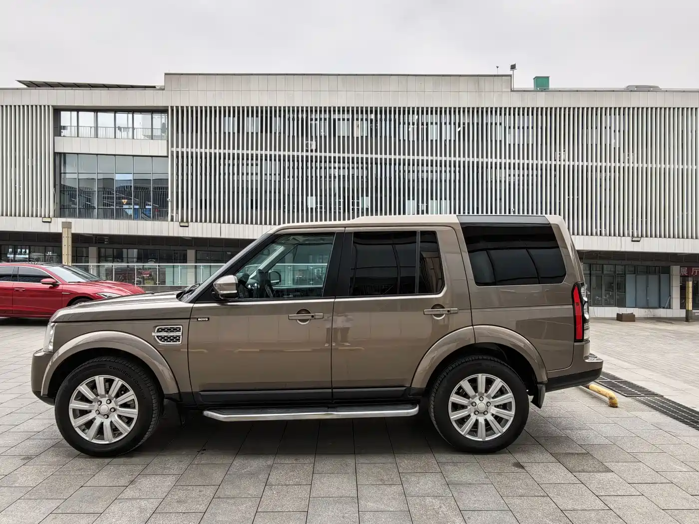 Land Rover Discovery 2015 3.0 SDV6 HSE Diesel фото 3