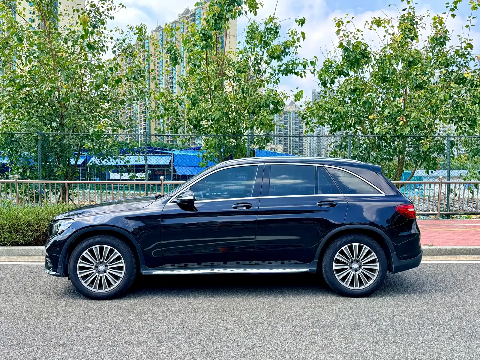 Фото 2 - Mercedes-Benz GLC