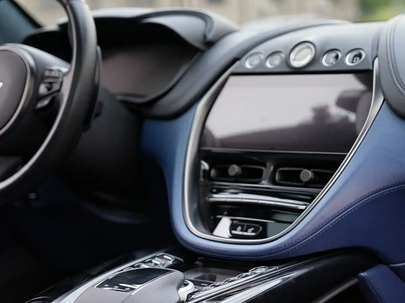 Фото 8 - Aston Martin DBX