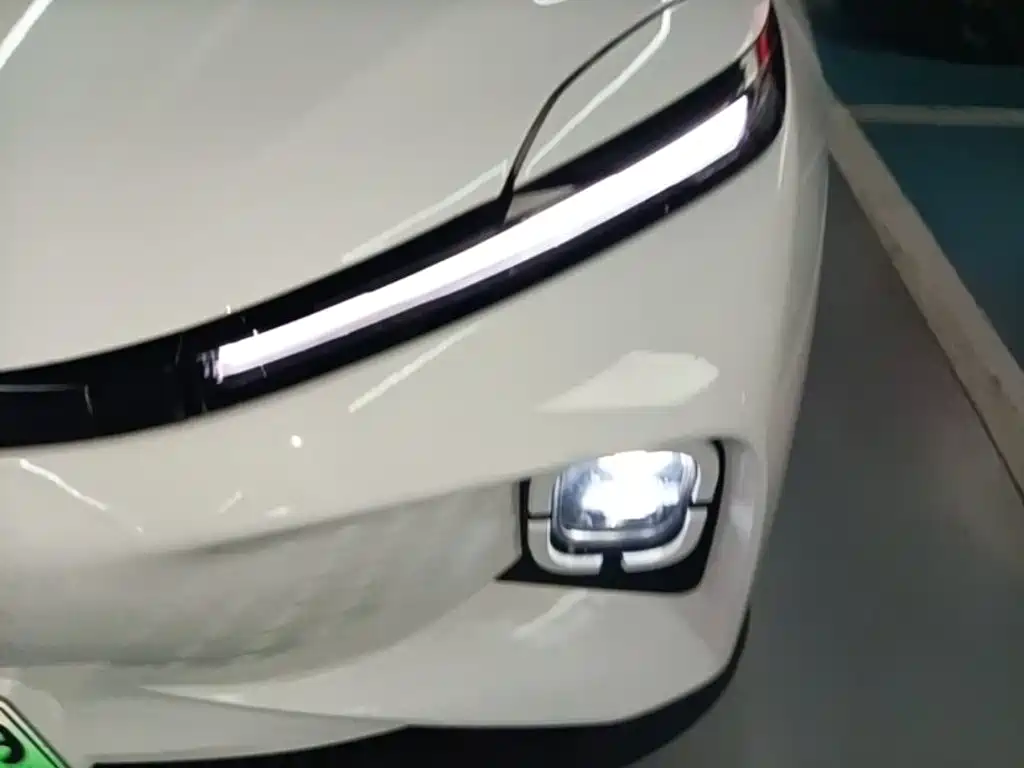 Фото 24 - Geely Geometry E Firefly