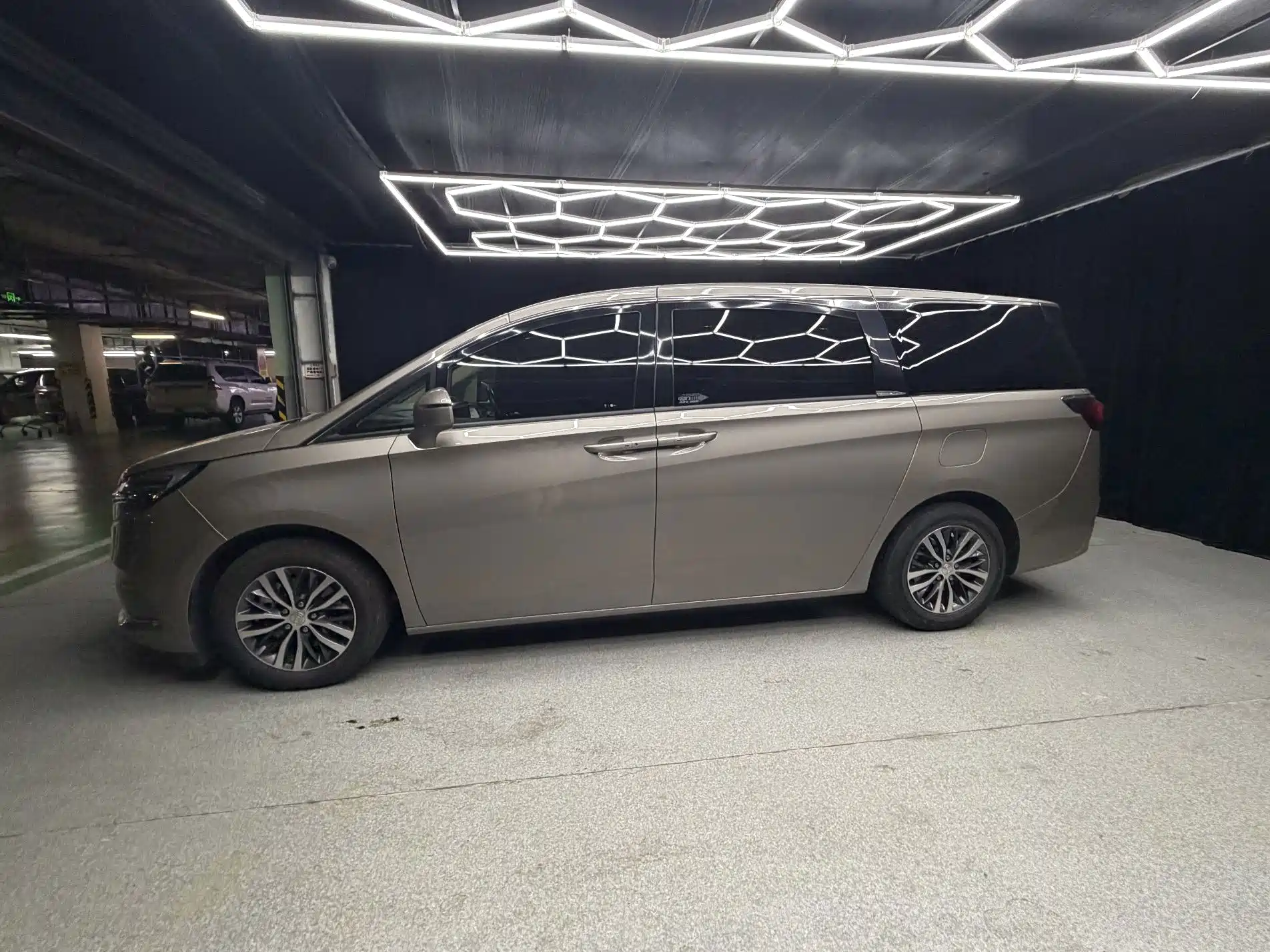 Фото 2 - Buick GL8