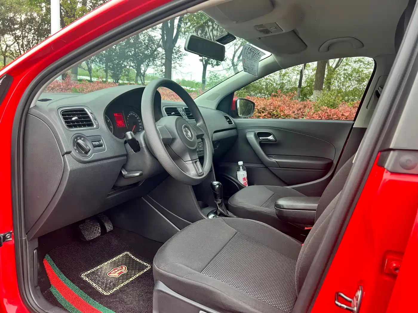 Volkswagen Polo 2013 1.4L Automatic Comfort Edition фото 7