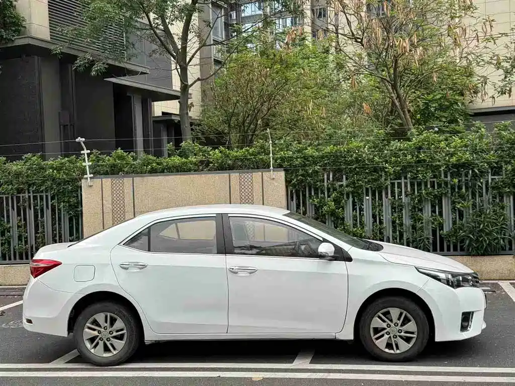 Toyota Corolla 2014 1.6L CVT GL фото 4