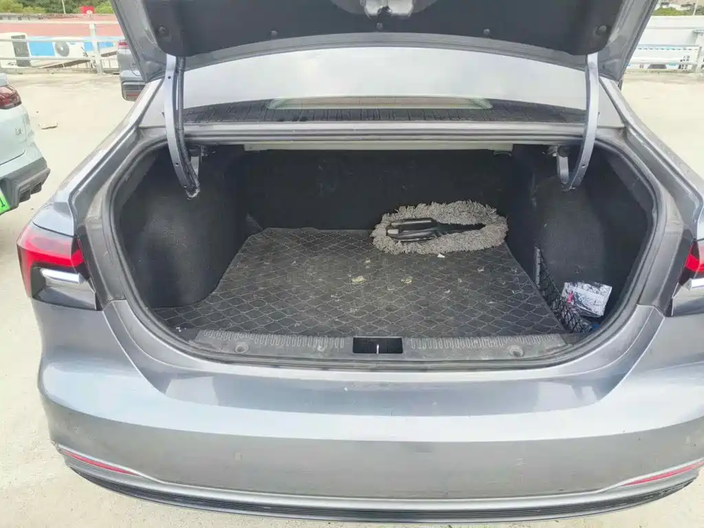 Фото 5 - Roewe i6 MAX EV