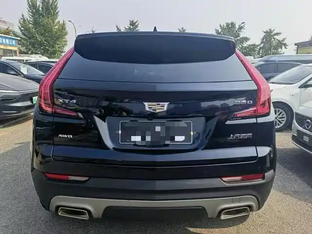 Photo 5 - Cadillac XT4