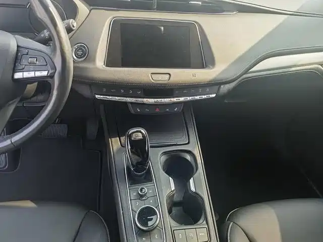 Photo 8 - Cadillac XT4