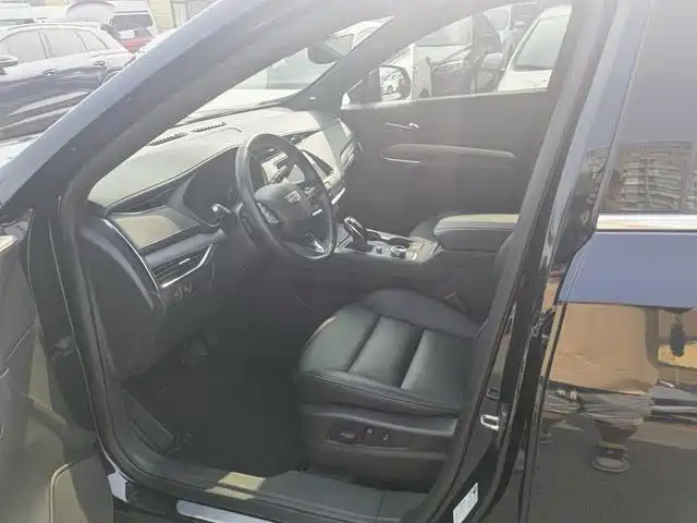 Photo 11 - Cadillac XT4