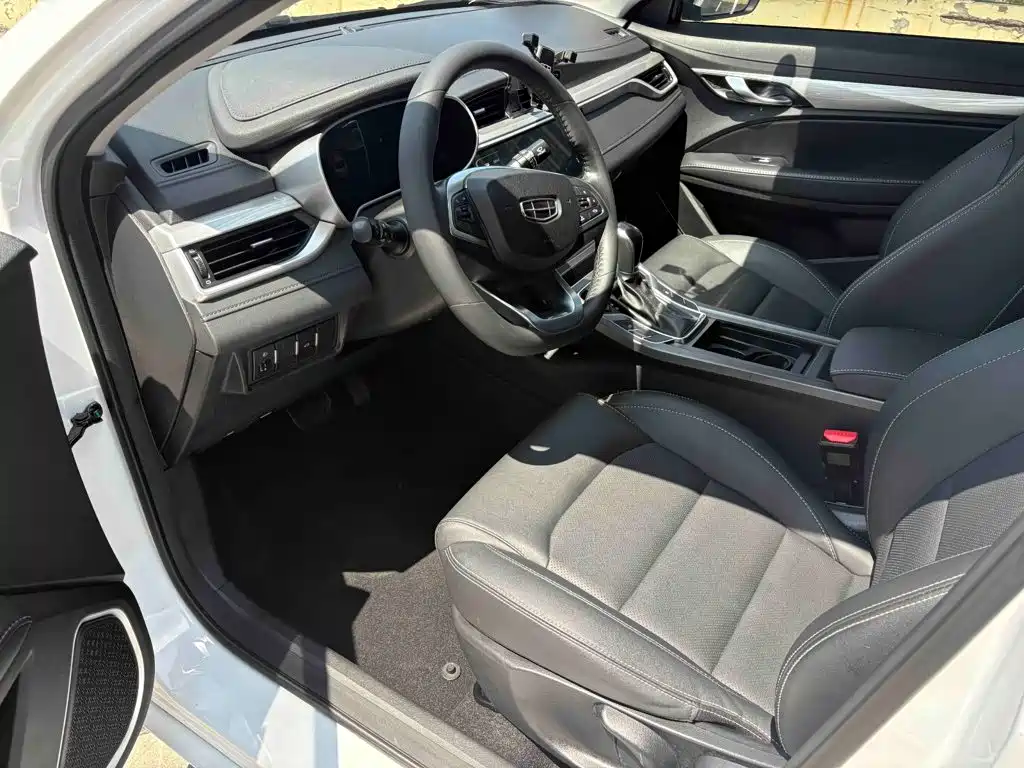 Фото 7 - Geely Emgrand