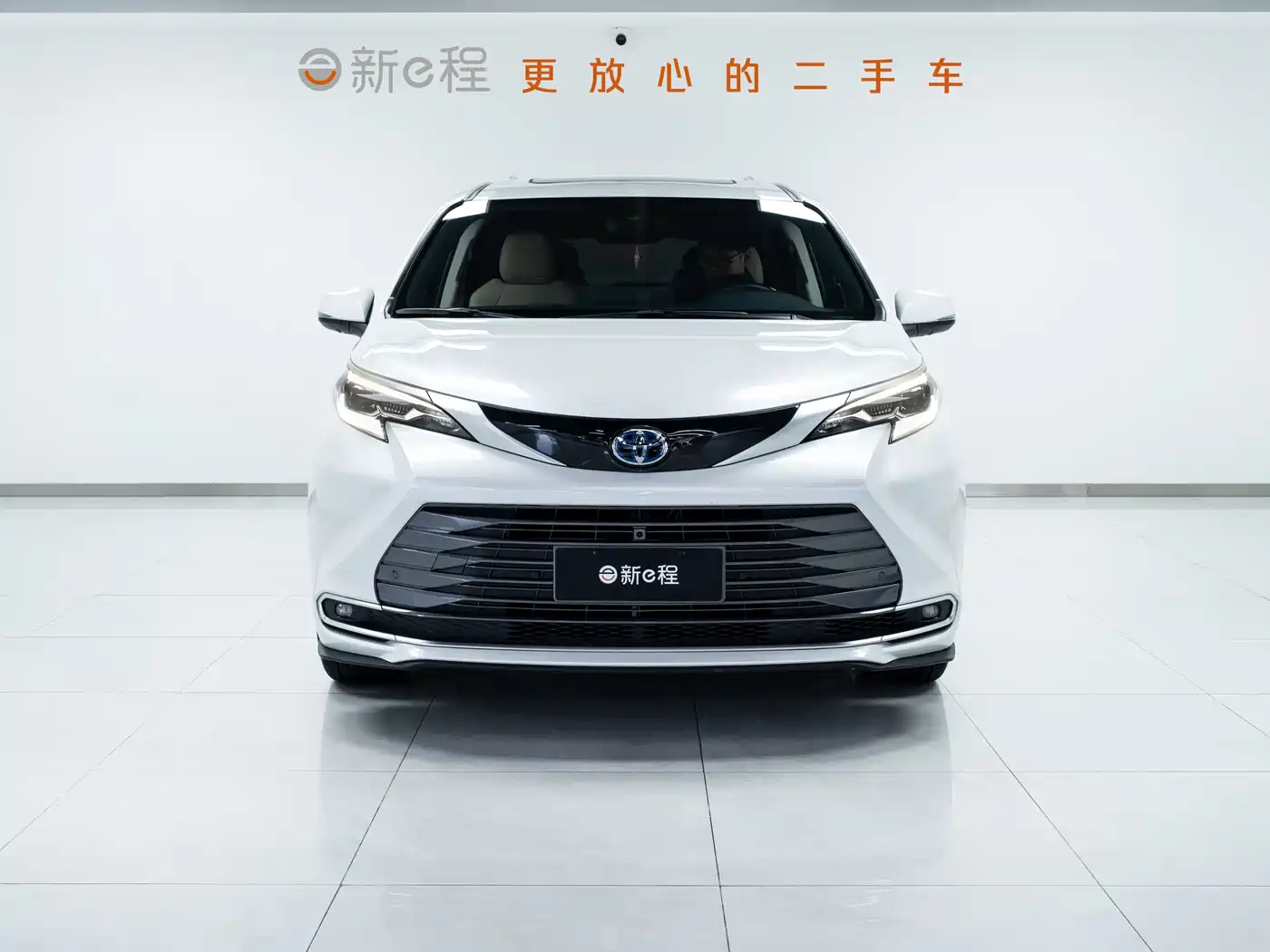 Toyota Sienna 2023 2.5L Hybrid Premium Edition фото 2