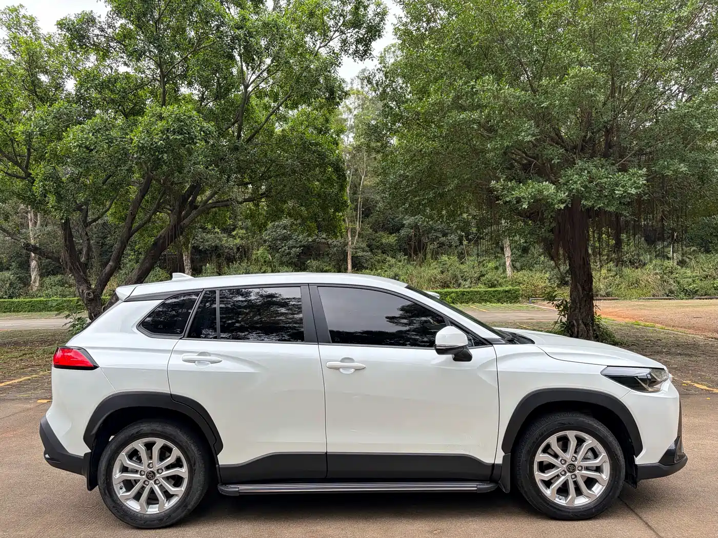 Toyota Frontlander 2023 2.0L CVT Elite Edition фото 6