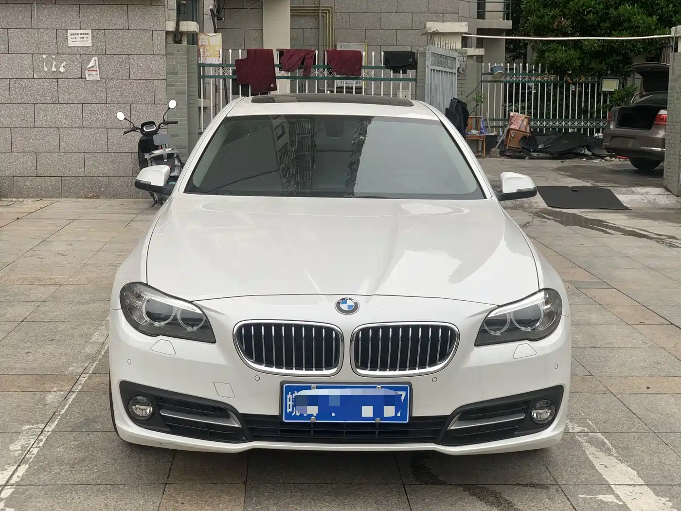 BMW 5 Series (Import) 2014 520i Classic фото 3