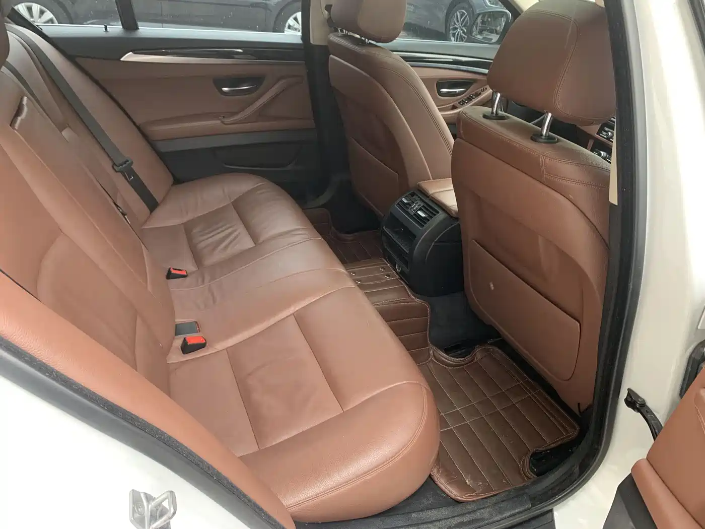 BMW 5 Series (Import) 2014 520i Classic фото 14