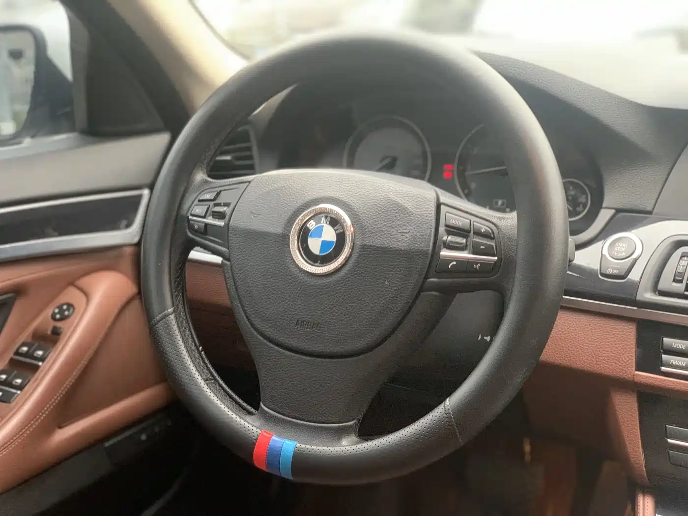 BMW 5 Series (Import) 2014 520i Classic фото 19