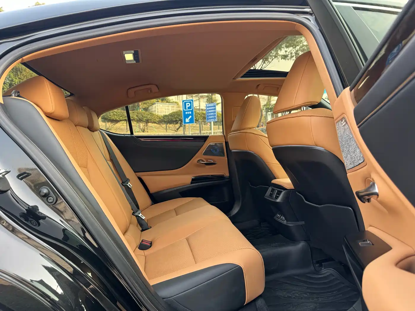 Lexus ES 2023 200 Excellence Edition фото 19