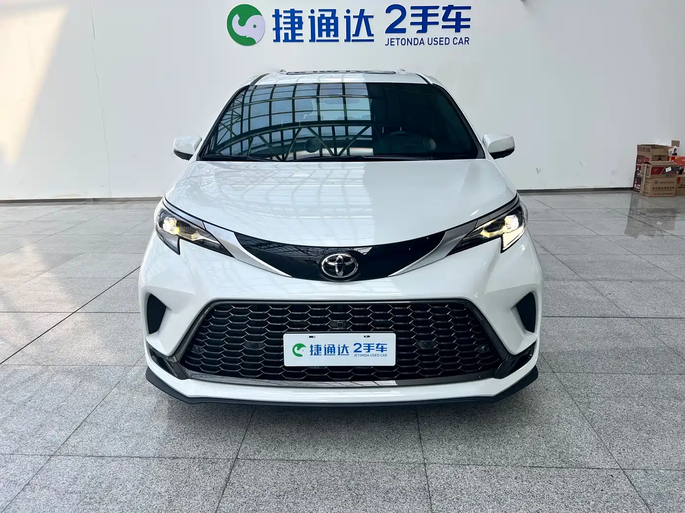 Toyota Granvia 2024 2.5L Hybrid Premium PLUS фото 2